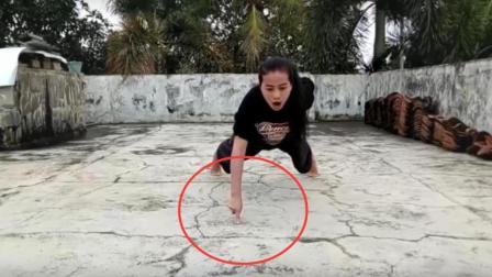聊斋怪谈 妹子vs小伙子 单靠手指做俯卧撑 谁能赢？