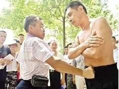 经典传奇 中国奇人秀 专业“挨打王”