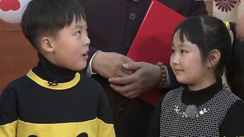 欢乐星期二 “超龄儿童”要入学 智斗小学生