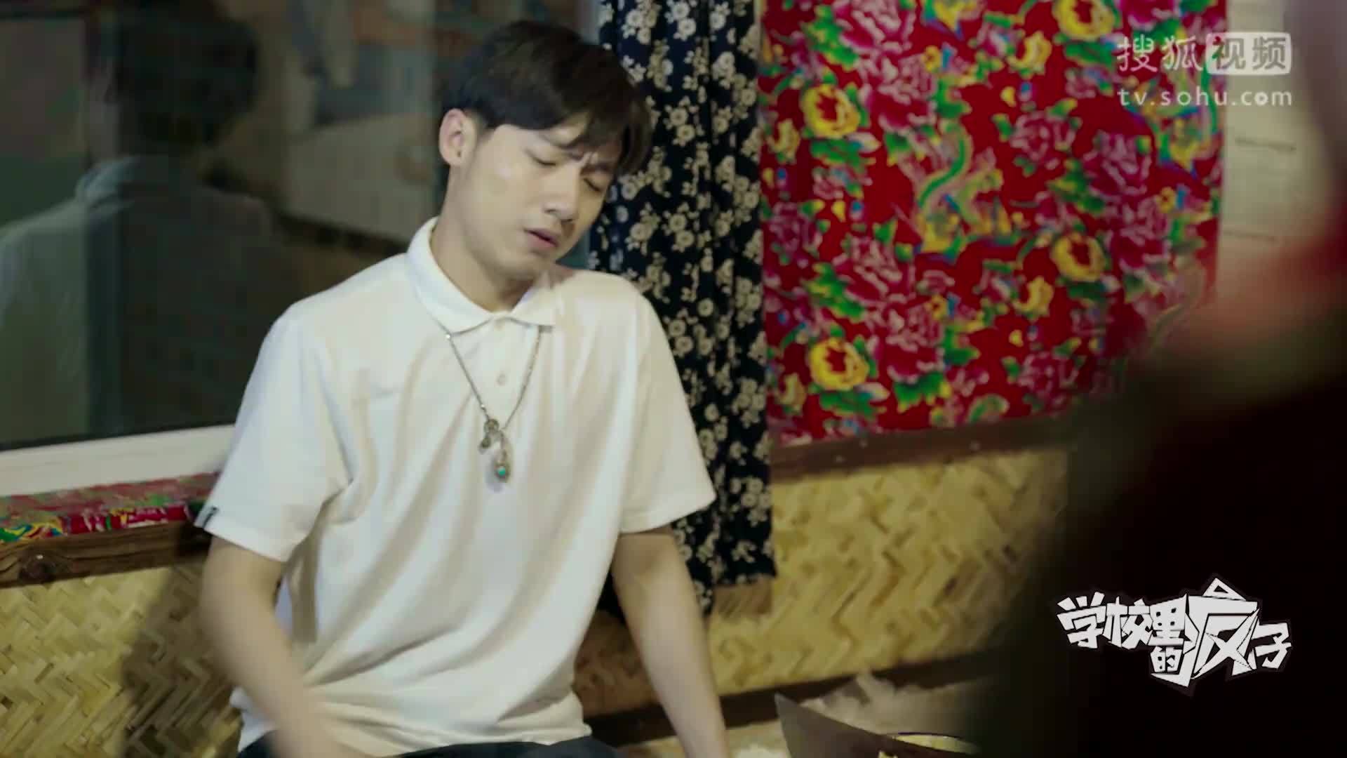 学校里的疯子 学校里的疯子 电话诈骗背后的惊人真相！