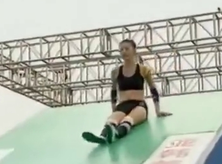 快乐美美向前冲 美艳队长冲关