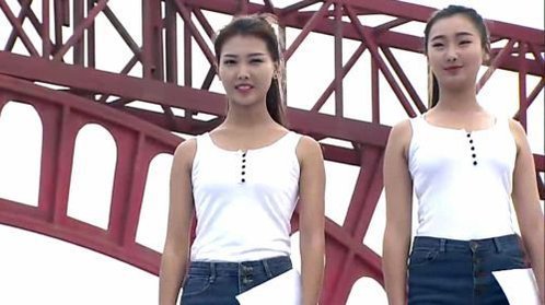 男生女生向前冲 摄影爱好者来挑战