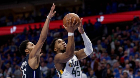 2021-2022赛季NBA集锦 东契奇缺阵米切尔32+6 爵士反客为主先拔头筹