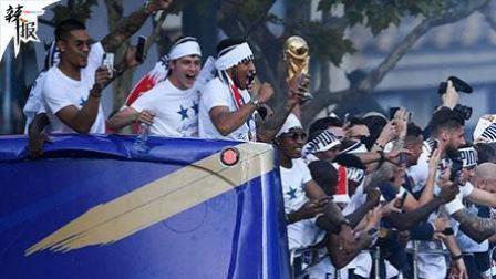 金彭贝笑尿 见邻居追游行大巴