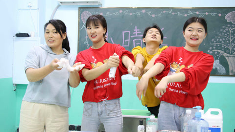 美女家务事 防晒霜也能做无硼砂泥？