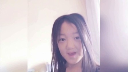 嘻嘻娱乐 2017 11月 李亚鹏晒女儿新画作 一幅画曾拍出100万高价 171124