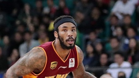 CBA 18/19赛季 广州VS浙江第二节：邓蒙连中两记三分，浙江拉开分差
