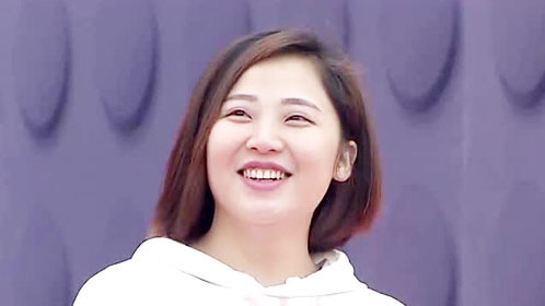 男生女生向前冲 第九季 靓丽大长腿姑娘轻松过关，姿势优雅！