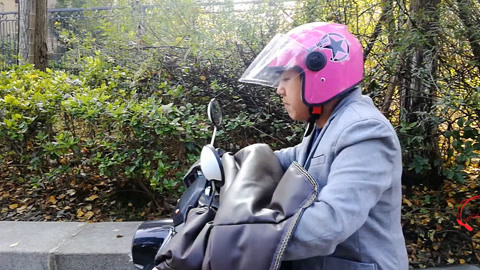 唱罢吹灯 外卖大叔搞笑歪唱《光棍泪》唱得很现实很有趣