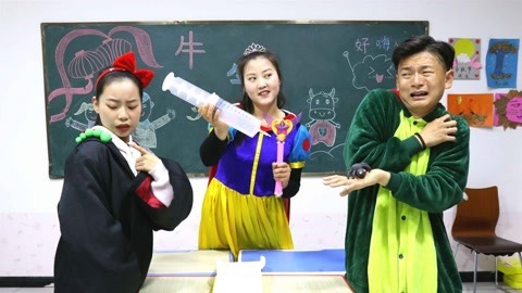 冬冬和小雨被盲盒咬伤，小小变出巨型针管治疗，结局太逗了！