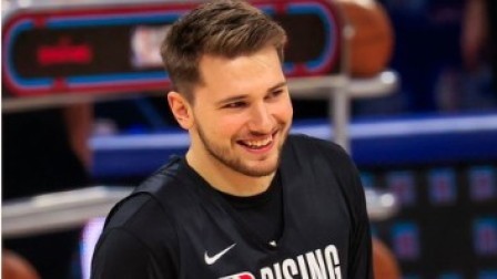 NBA全明星为武汉祈福 武汉加油众志成城