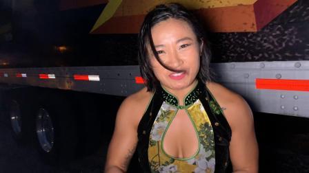 WWE在中国 中国“功夫扇女侠”李霞亮相WWE NXT现场秀