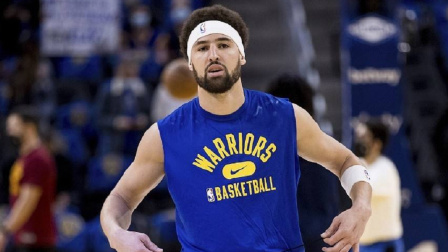 NBA热辣资讯 克莱时隔两年复出首秀压轴出场！这个开场介绍太炸了！