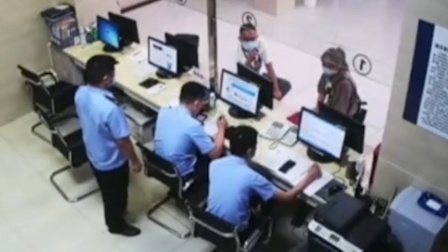 女子被骗子耻笑破案后狂笑鞠躬：终于出了一口恶气