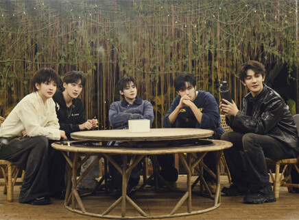 屋里日常：何洛洛任豪胡扯造句