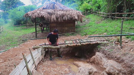 在庇护所前挖个鱼塘，引入溪流水，野外小哥准备能养鱼吗？