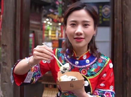 密子君 密子君逛吃凤凰古城