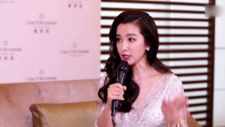 嘻嘻娱乐 2017 11月 李冰冰晒自拍美照自称直男 却被网友批冷漠? 171124