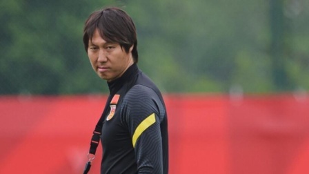 中国男足冲击2022世界杯 李铁年薪800万还是300万？ 博主：李铁贾秀全都是300万