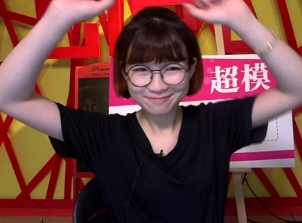 818超女聊天室 周吉芳上演自拍大作战！