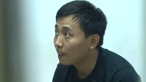 播报多看点 乘客怒打交警 母鸡产下袖珍蛋