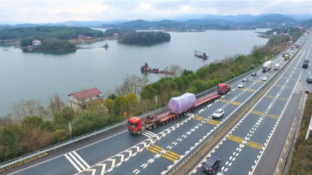 2个车头188个车轮 货车高速“龟速”行驶