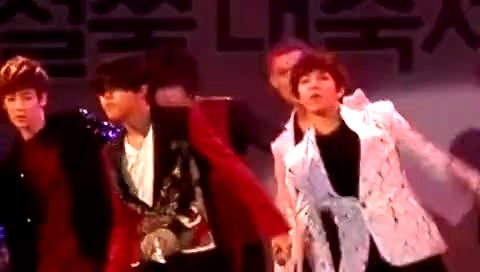 IU kiss&cry 好欺负吗 军浦杜鹃花庆典开幕式 主基燮 饭拍版 12/05/04-U-Kiss (UKiss)