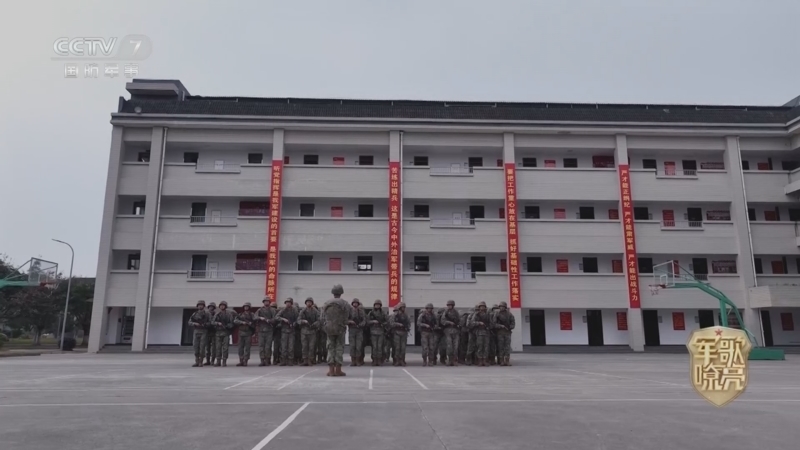 国防微视频-军歌嘹亮 《国防微视频-军歌嘹亮》 20250606 《大漠砺箭》