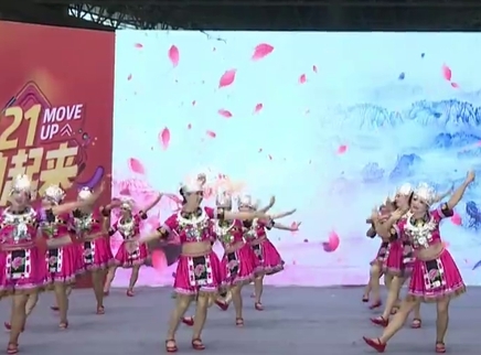 321动起来 广场舞《银铃摆响的日子》