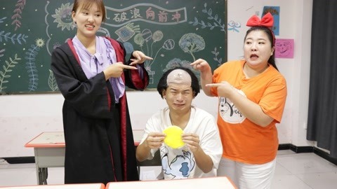 美女家务事 偷拿粘土的人会变成秃头，冬冬不相信，结果却变成了地中海大秃头