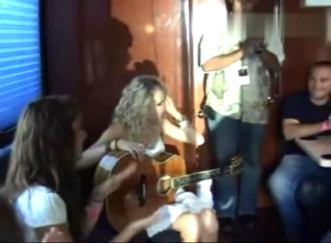 Taylor Swift Tear Drops On My Guitar 饭拍版-Taylor Swift (泰勒·斯威夫特)