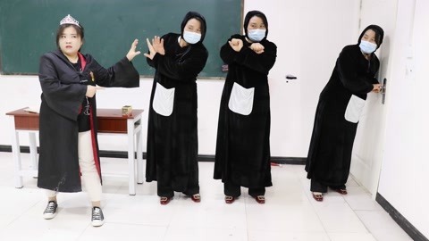 小晴误喝魔法药水，把同学当成黑衣人，没想是“幻觉卡”在捣乱