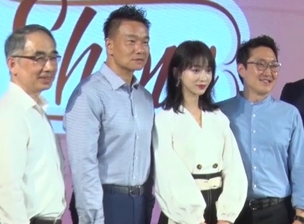 饭爱豆娱乐 吴谨言制作“言粒”咖啡
