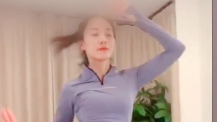 这个动作可瘦肚子及腰两侧的赘肉，每天5分钟