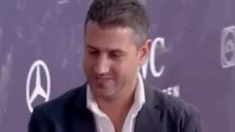 《帮派》剧组亮相红毯