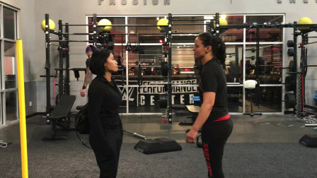 WWE在中国 奥兰多WWE训练中心 善娜和李霞擦肩而过 火花四溅