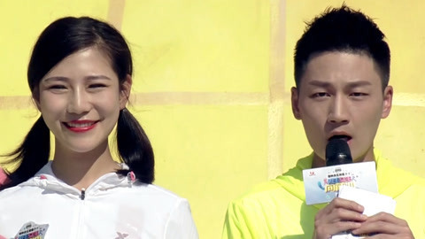 小哥闯关一气呵成坐上宝座 驾校女教练抢位成功