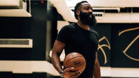 NBA热辣资讯 哈登的单打技术在联盟什么水平？看看他打野球你就知道了！