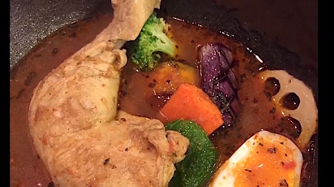 人气美食 秋冬暖锅汤咖喱 煎鸡腿配时蔬