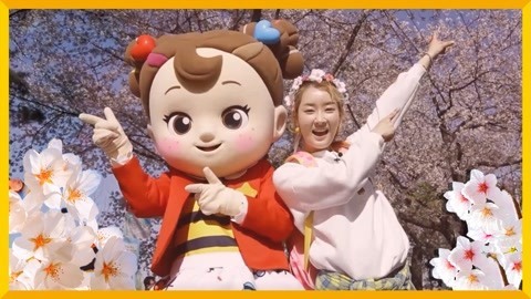 爱丽去哪儿 爱丽在樱花市集里重温童年游戏 品尝樱花美食