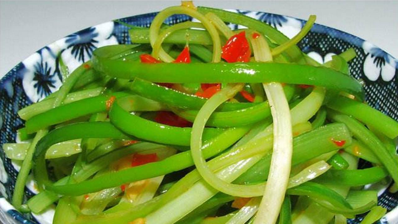 美&middot;食 这才是蒜薹最正宗的吃法，清脆爽口，很多人没这样吃过