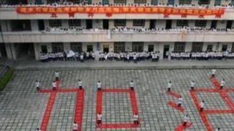 耳目一新 学校开展各种助威活动迎高考