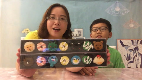梁小轩和轩妈试吃各种美食 棉花糖混搭马卡龙好吃吗