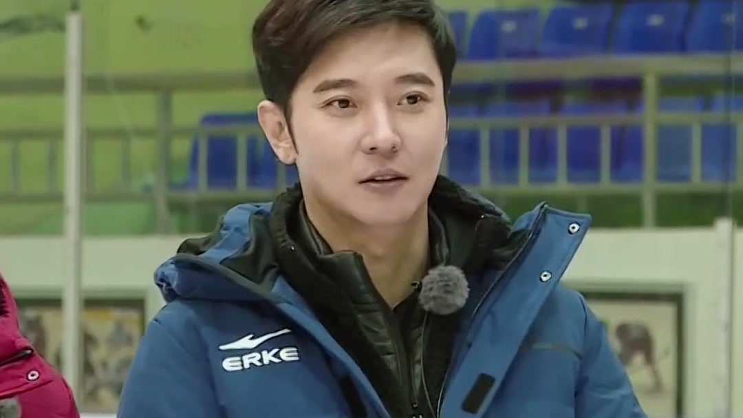 冰雪旅行团体验冰上运动 领略丹顶鹤的独特神韵