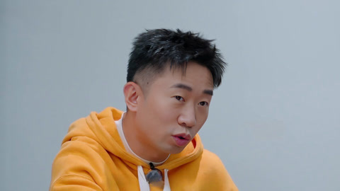 杨迪伊芙琳捉迷藏乐翻天 余宇涵安集联手抓鸡