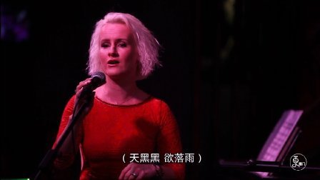 二更视频 老外颜值堪比迪丽热巴 唱闽南歌比当地人还正宗 550