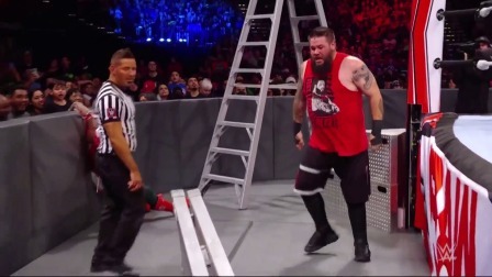 【中文解说】WWE RAW 第1483期：赛斯笑傲铁梯赛 维加再胜露珠