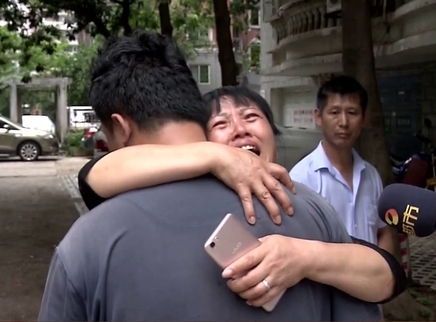 寻情记 亲妈来了 疯癫儿子认不认