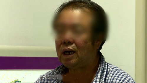 因为是医生 高龄女患者长胡子情绪失控