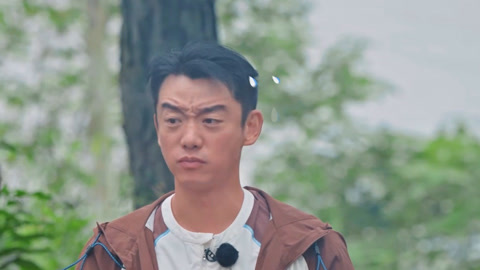 郑恺吃玉米被辣出痛苦面具 苗苗自制吊床先躺为敬